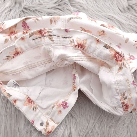 American Eagle Womens Size 6 Floral Mom Short - Picture 9 of 9